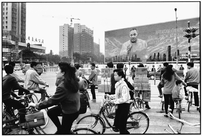 深圳深南大道上的邓小平巨幅画像。安哥摄 1992.jpg